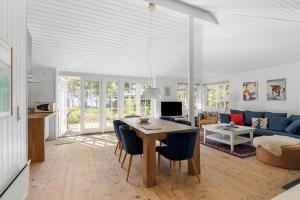 Μια τηλεόραση ή/και κέντρο ψυχαγωγίας στο 3609-Nexo-Tangvej-5-A