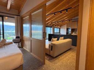 เตียงในห้องที่ CIM HOTEL BOUTIQUE
