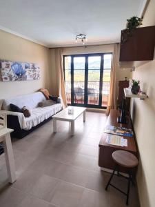 TV a/nebo společenská místnost v ubytování Amanecer en Costa Reinante Spa
