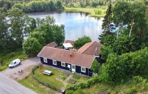 an aerial view of a house next to a lake at Beautiful Home In Tranås With Sauna in Tranås