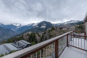 En generel udsigt til bjerge eller udsigt til bjerge taget fra lejligheden