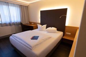 Ένα ή περισσότερα κρεβάτια σε δωμάτιο στο Hotel Bavaria Brehna