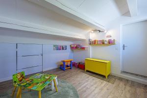 Dětský klub v ubytování villa sophora - piscine toboggan aquatique privée