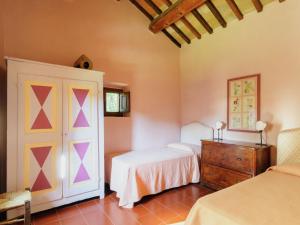 Posteľ alebo postele v izbe v ubytovaní Cottage in Tuscany near Forest and Lake