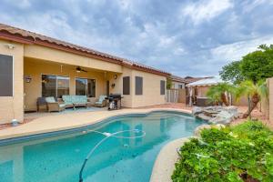 Kolam renang di atau dekat dengan 4 Mi to Riparian Preserve Mesa Abode with Hot Tub