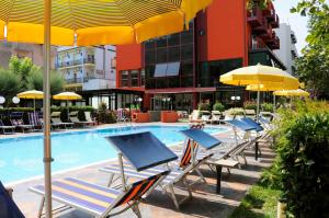 Bazén v ubytování Hotel Prestigio nebo v jeho okolí