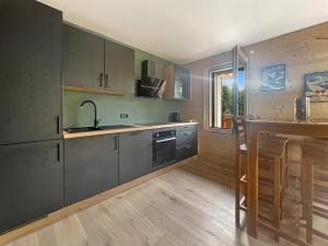 Kuchyň nebo kuchyňský kout v ubytování DBA202 - Appartement standing 4-5 pers