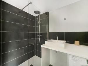 Ένα μπάνιο στο DBA202 - Appartement standing 4-5 pers