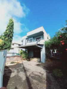 Bangunan di mana terletaknya rumah percutian +9 gambar