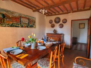 Gallery image of Cosy farmhouse with swimming pool and air conditioning in Siena