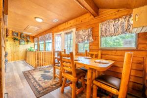 Φωτογραφία από το άλμπουμ του The Mountain Dacha By Avada Properties σε Waldens Creek