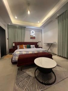 Katil atau katil-katil dalam bilik di newly built fully furnished one bedroom apartment complex