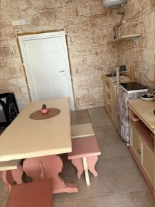 a kitchen with a table with an apple on it at Liuzzi ross in Martina Franca