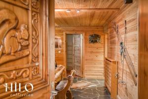 Et badeværelse på Chalet La Sapinière Méribel les 3 Vallées by HILO Collection - 10 people - Pool table, foosball and PS5 + 45 billeder