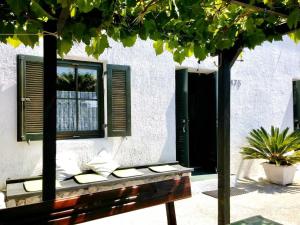 a bench in front of a building with a window at Gemütliches Ferienhaus Viskic in Supetarska Draga