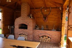 a brick oven in a kitchen with a table and chairs at Mera House Bilbor in Bilbor