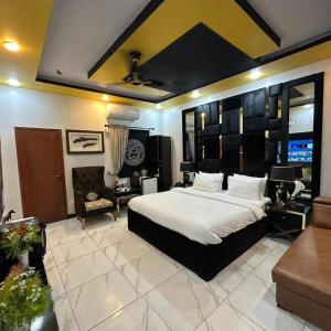 Postel nebo postele na pokoji v ubytování A One Hotel Dha Phase 4