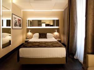 Posteľ alebo postele v izbe v ubytovaní Quirinale Luxury Rooms