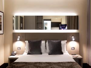 Posteľ alebo postele v izbe v ubytovaní Quirinale Luxury Rooms