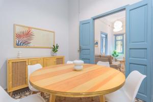 Afbeelding uit fotogalerij van Flame 3-BR Apartment & Balcony in Mar Mikhael in Al Mudawwar