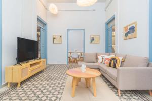 Afbeelding uit fotogalerij van Flame 3-BR Apartment & Balcony in Mar Mikhael in Al Mudawwar