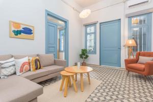 Afbeelding uit fotogalerij van Flame 3-BR Apartment & Balcony in Mar Mikhael in Al Mudawwar