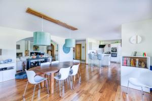 Una cocina o cocineta en Fagots 2 Ground-floor, Close To Lift