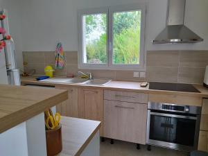 Kuchyň nebo kuchyňský kout v ubytování Chez Cécile