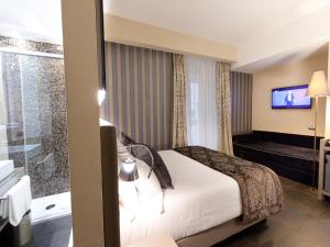 Posteľ alebo postele v izbe v ubytovaní Quirinale Luxury Rooms