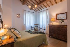 Ένα ή περισσότερα κρεβάτια σε δωμάτιο στο Villa Larissa +43 φωτογραφίες