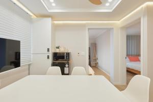 Ένα ή περισσότερα κρεβάτια σε δωμάτιο στο Seodam Stay - 8 Min Walk from Seoul Station Well-Connected #Hongdae #DDP