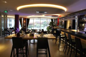 A restaurant or other place to eat at Classy Hotel Erbil