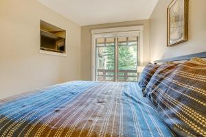 Postel nebo postele na pokoji v ubytování Walk to Lifts Copper Mtn Condo in Center Village! + 19 fotografií