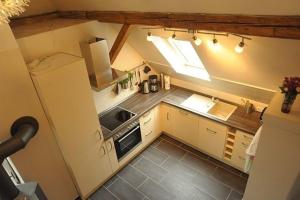an overhead view of a small kitchen with white cabinets at Ferienwohnung Müller-Wulf in Schleswig
