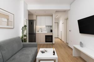 Kuchyňa alebo kuchynka v ubytovaní Honey Oak & Cream Patio by Nest