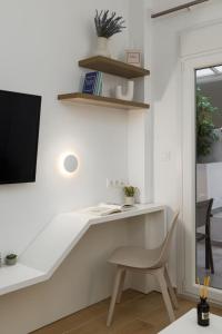 Televízia a/alebo spoločenská miestnosť v ubytovaní Honey Oak & Cream Patio by Nest