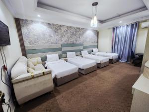 Gallery image of شقق العصر الماسي للشقق المفروشة - Al Asr almasi Suite Apartments in Al Madinah