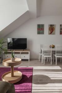 Et tv og/eller underholdning på Latova Chic NEW Luxury Apartments - Prime location