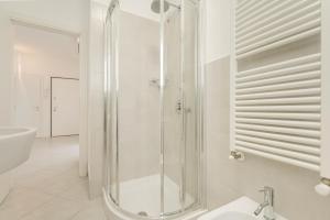 a white bathroom with a shower and a sink at Trilocale riammodernato vicino a Venezia & Riviera in Mestre +32 photos