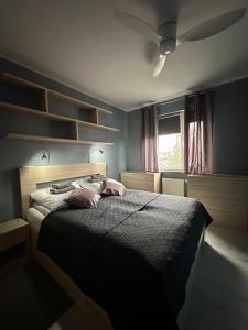 a bedroom with a bed and a ceiling at Nowe miasto Szczecin in Szczecin +2 photos