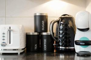 a group of coffee cups sitting on a counter at Stylish Studios in Historic City of London, Next to Barbican & Farringdon in London