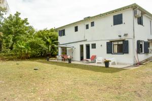 a white house with a yard in front of it at Lisalyne in Le Moule