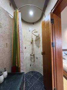 Et badeværelse på La Hiên boutique stay