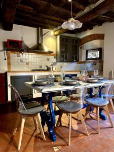 a kitchen with a table and chairs with glasses on it at Casa Leonardo in Poggio Alla Croce