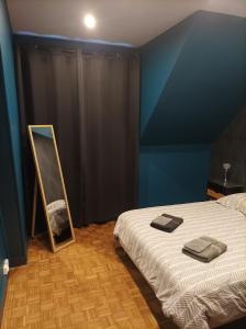 Ένα ή περισσότερα κρεβάτια σε δωμάτιο στο Le Sleepway Lorient +40 φωτογραφίες