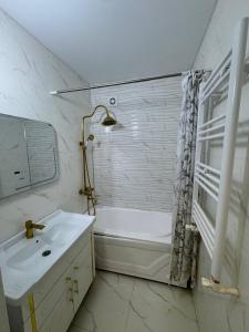 Ένα μπάνιο στο Historical old city apart