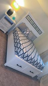 a white bunk bed in a room at 4-plex Apartment in Burien - Unit 1 - 7 min from Sea Tac Airport - 15 min from Downtown Seattle in Burien
