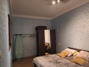 a bedroom with a bed and a mirror at Chez Aïcha in Safi
