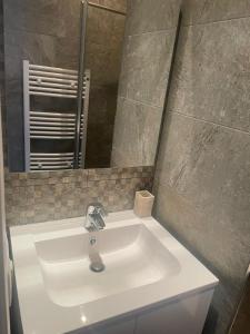 a bathroom with a white sink and a mirror at Appartement moderne 4p hypercentre de nice in Nice +49 photos