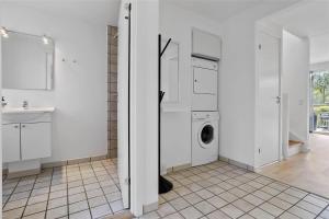 Vannituba majutusasutuses M13026-Vaeggerlose-Marielyst-Strandvej-63-A +14 fotot